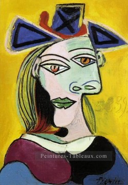 Tete Femme au chapeau bleu a ruban rouge 1939 cubiste Pablo Picasso Peinture à l'huile